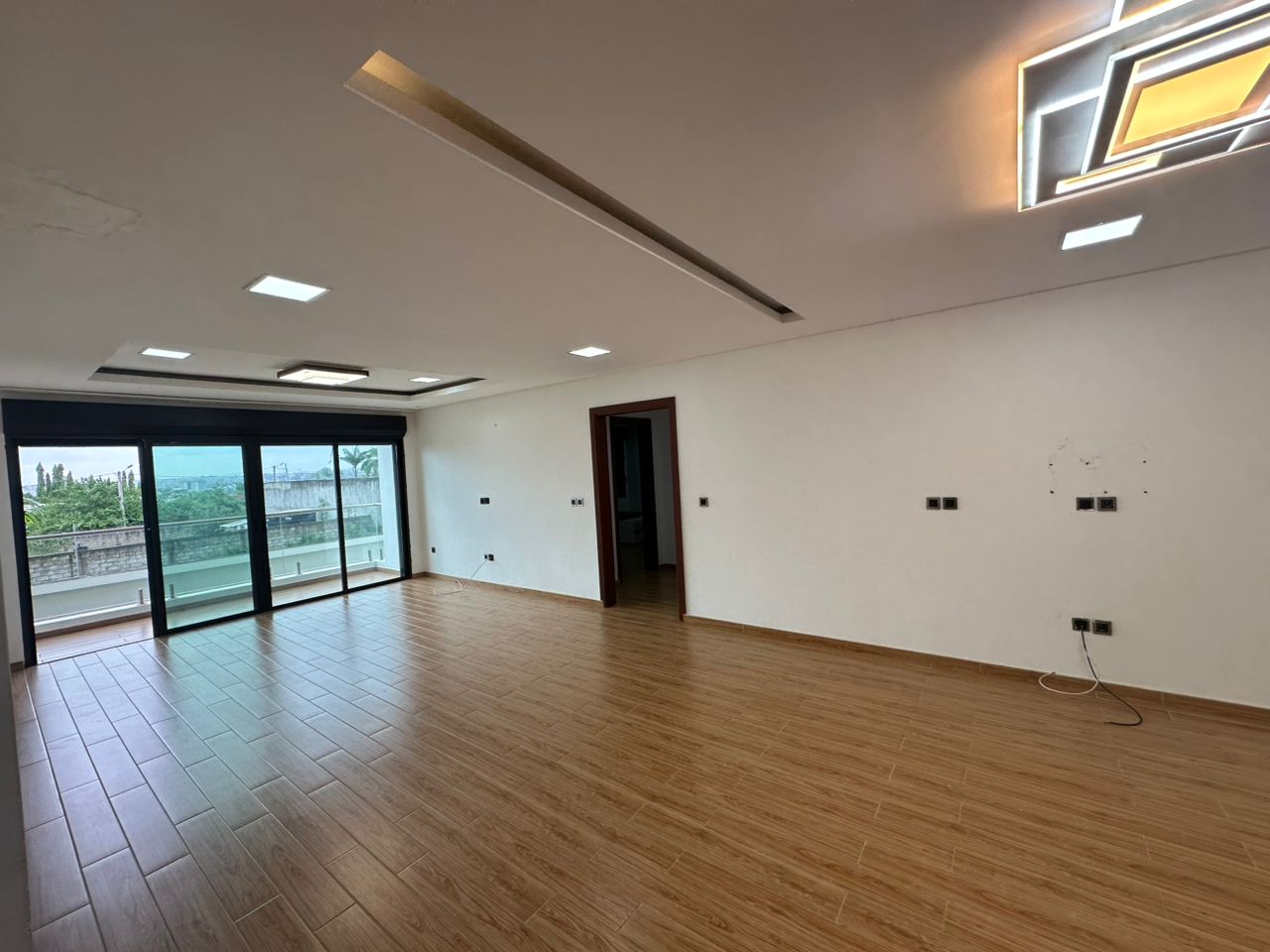 À LOUER UN APPARTEMENT DE 4 PIÈCES