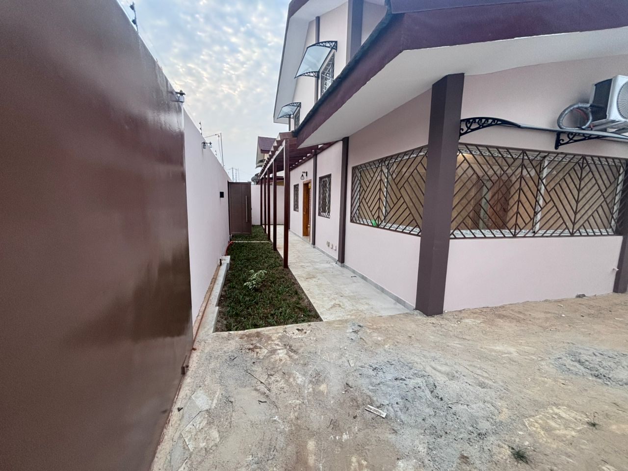 VILLA EN LOCATION - ROUTE BASSAM CITE PALMYRE