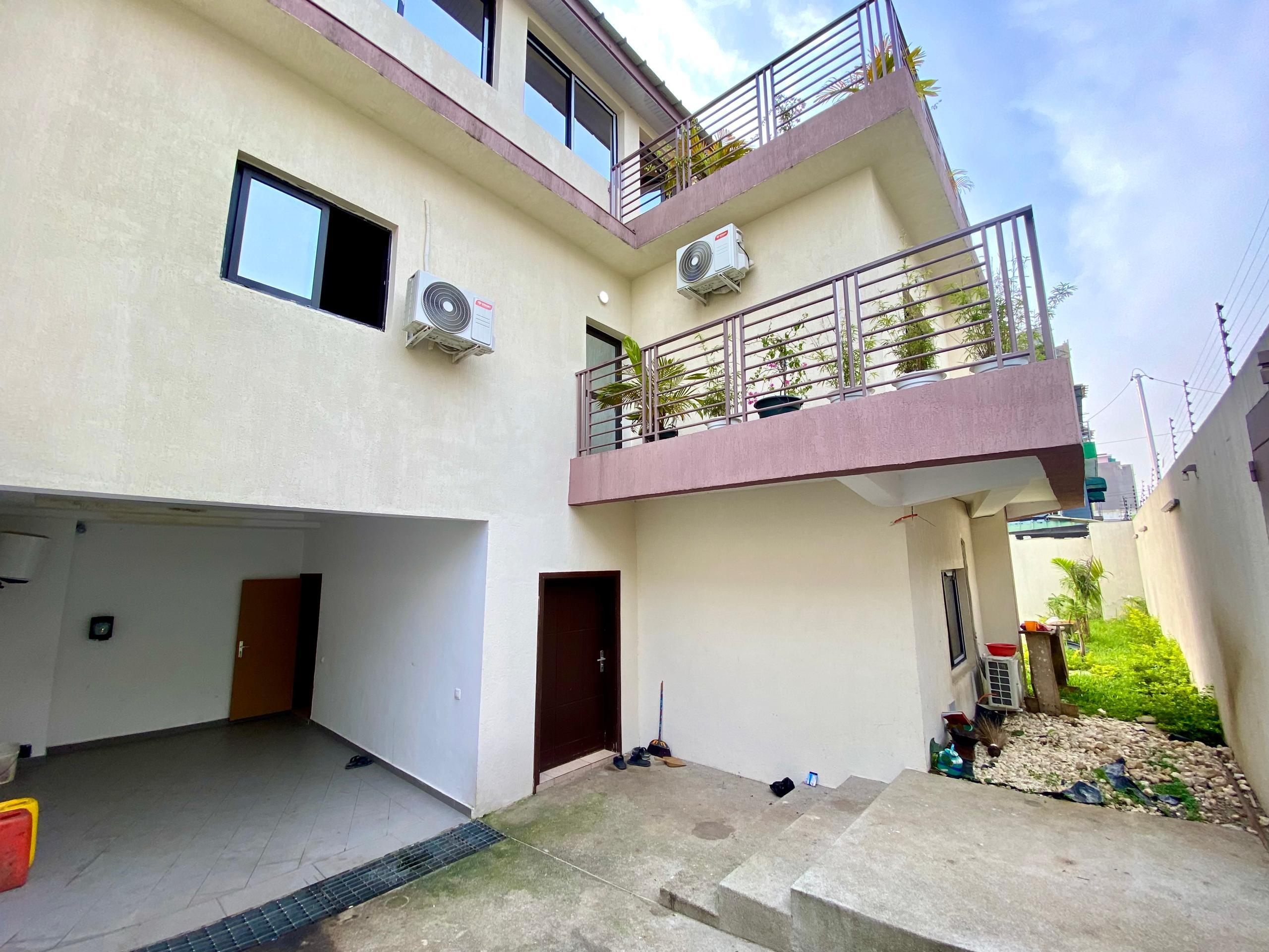 VILLA TRIPLEX EN LOCATION ANGRE