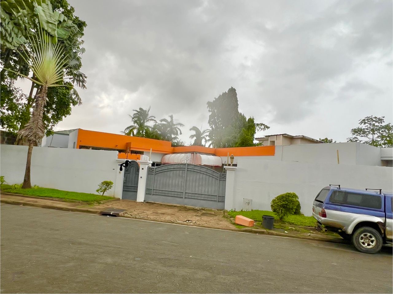 EN VENTE : VILLA 8 PIÈCES CITÉ ALLABRA — vue 4