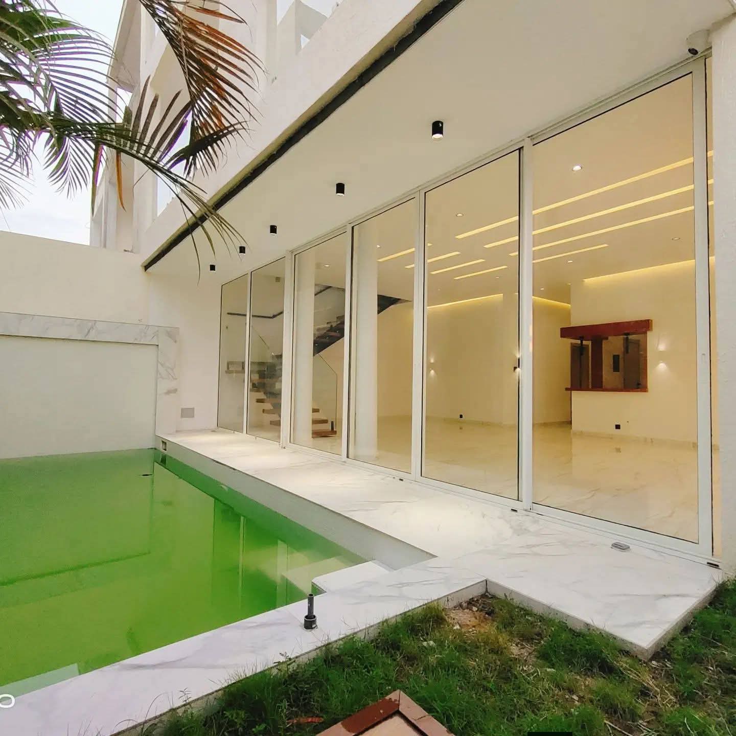 EN VENTE – Villa triplex 7 pièces avec piscine -Abatta — vue 4