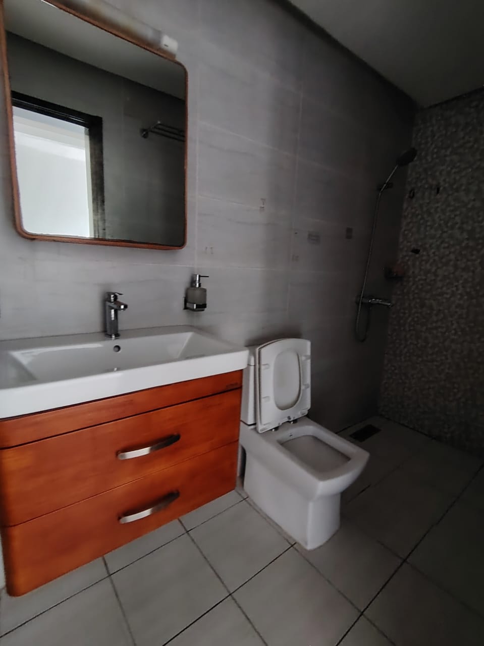 A LOUER APPARTEMENT ZONE4 — vue 4