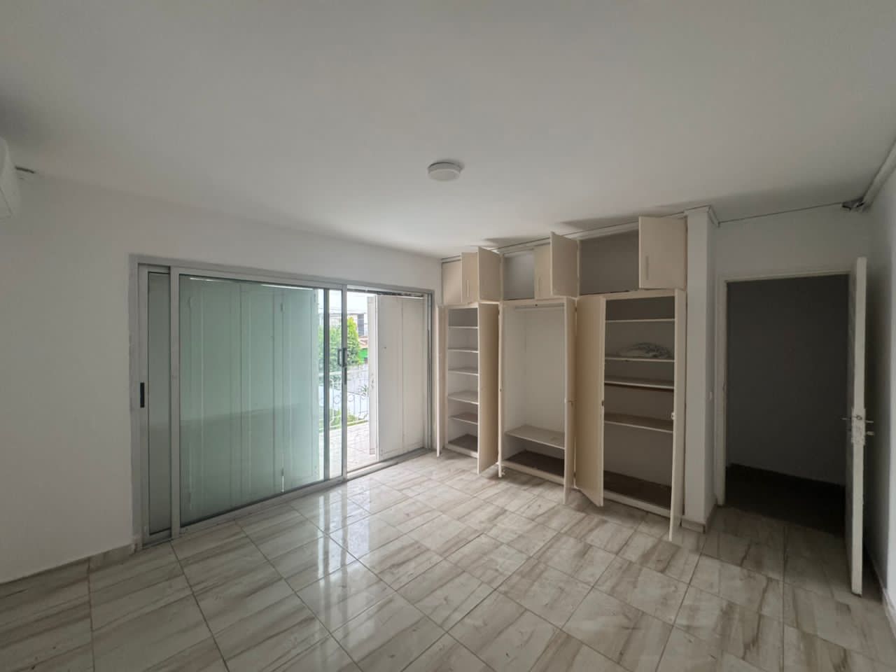 VILLA EN LOCATION A BIETRY BOULEVARD DE MARSEILLE — vue 2