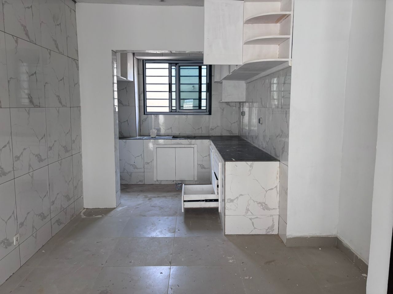 VILLA EN LOCATION A LA CITE SIPIM SUR LA ROUTE DE BASSAM — vue 2