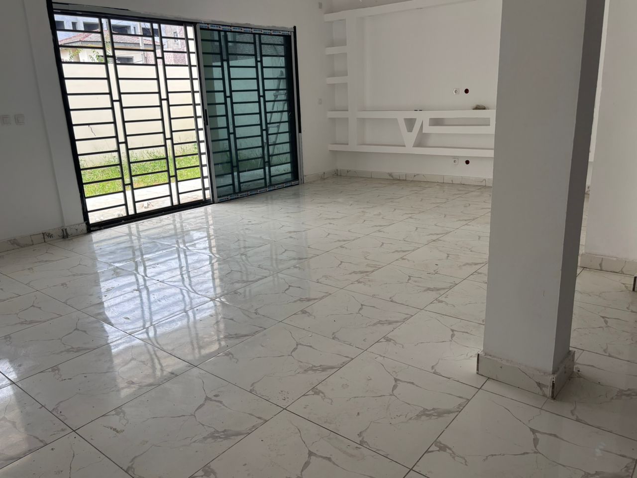 VILLA EN LOCATION A LA CITE SIPIM SUR LA ROUTE DE BASSAM — vue 3